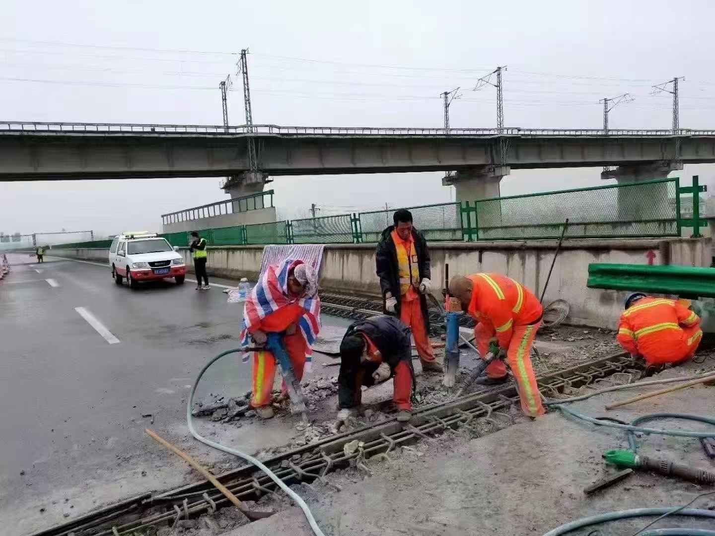 天台桥梁伸缩缝抢修料
